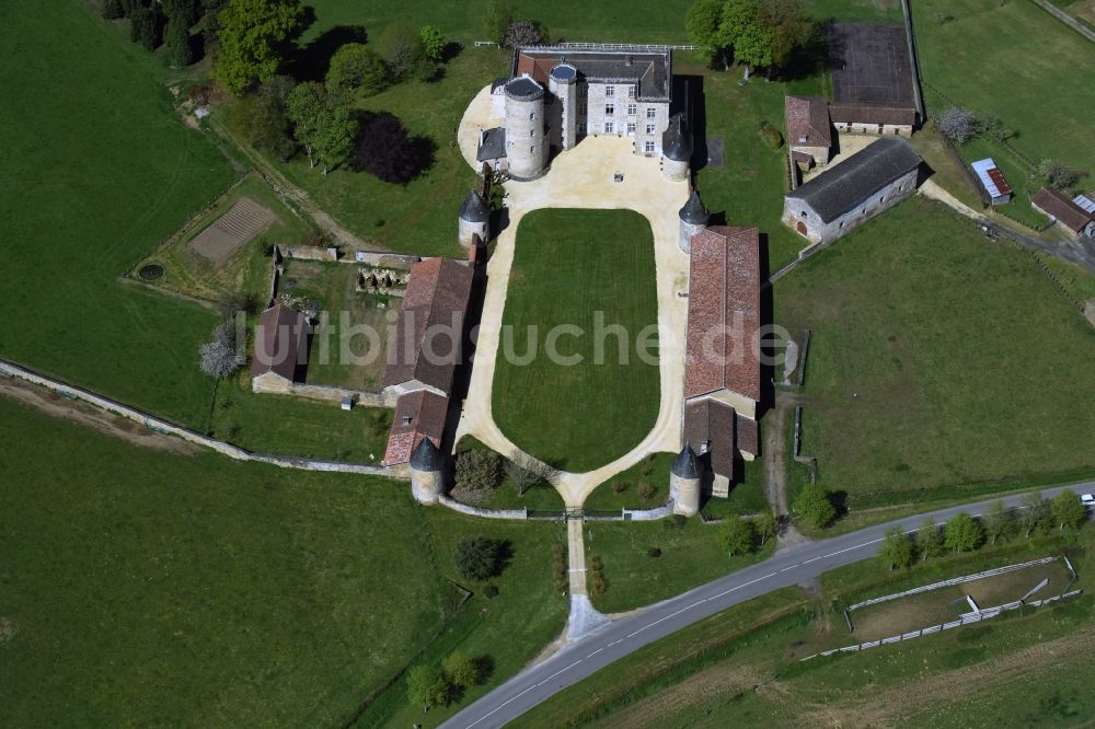 Cussac aus der Vogelperspektive: Palais des Schloss in Cussac in Aquitaine Limousin Poitou-Charentes, Frankreich