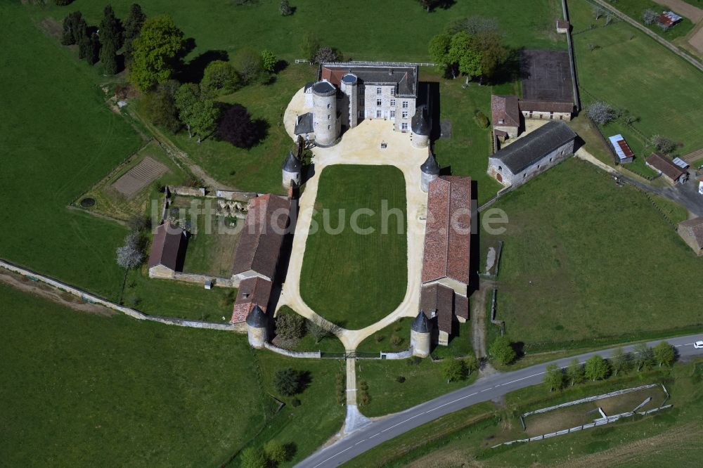 Luftbild Cussac - Palais des Schloss in Cussac in Aquitaine Limousin Poitou-Charentes, Frankreich