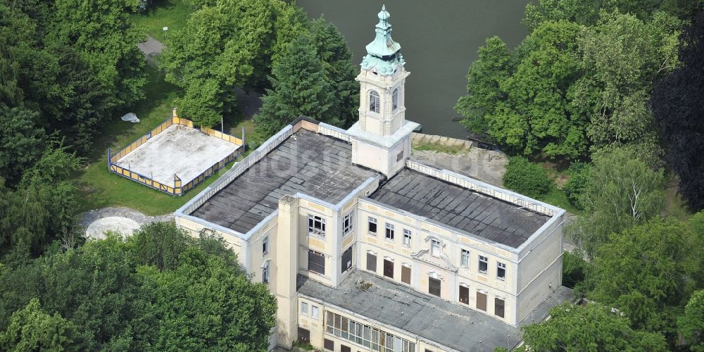 Schönwalde von oben - Palais des Schloss Dammsmühle in Schönwalde im Bundesland Brandenburg, Deutschland