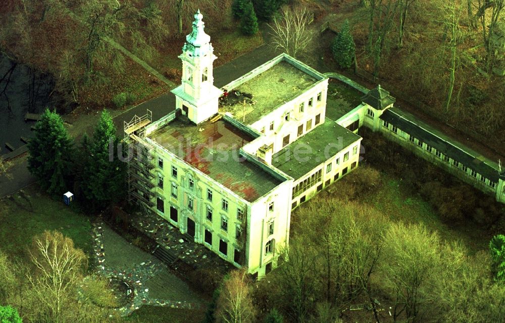 Schönwalde aus der Vogelperspektive: Palais des Schloss Dammsmühle in Schönwalde im Bundesland Brandenburg, Deutschland