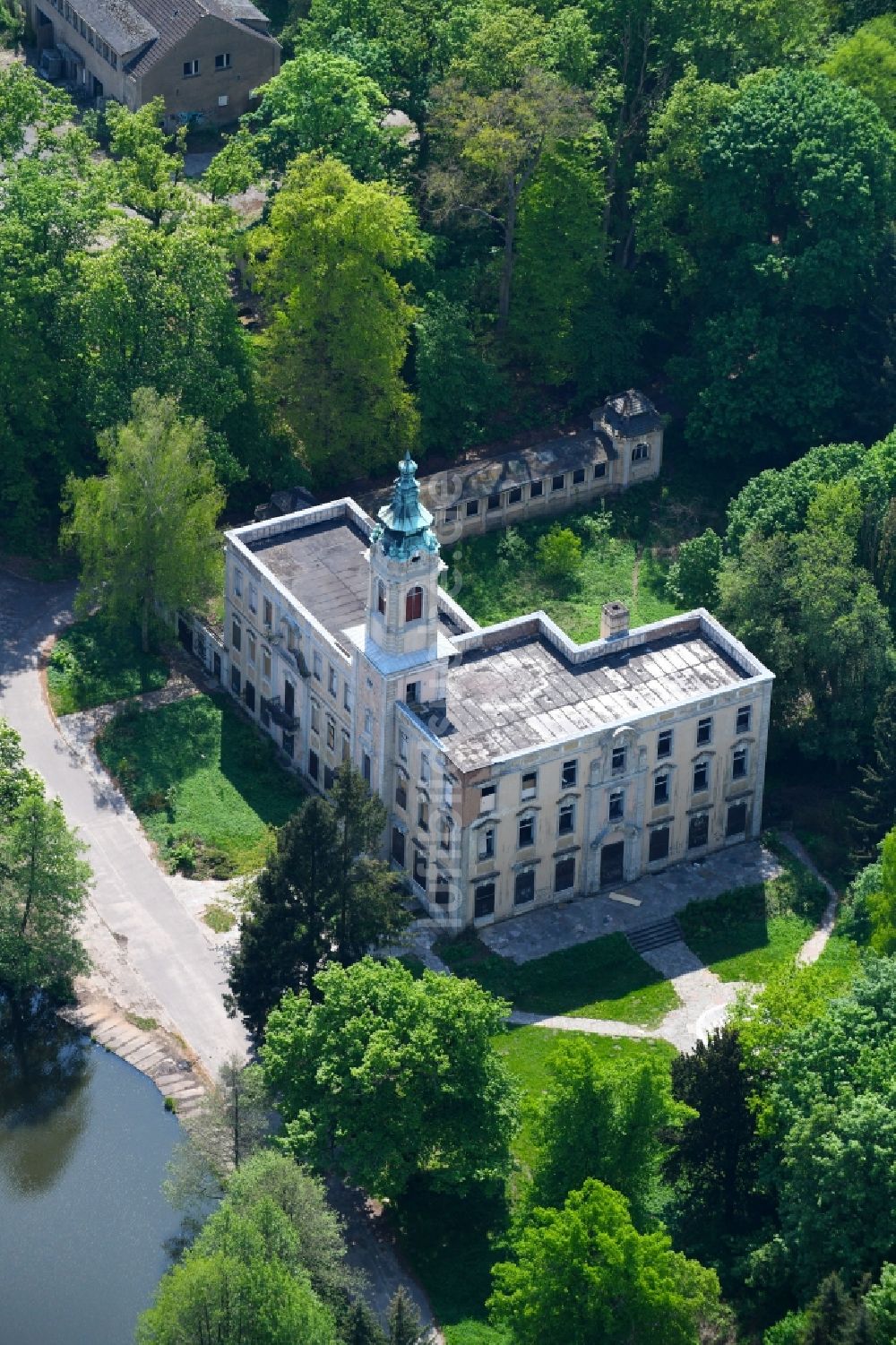 Schönwalde aus der Vogelperspektive: Palais des Schloss Dammsmühle in Schönwalde im Bundesland Brandenburg, Deutschland