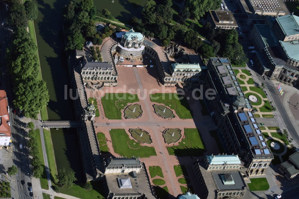 Dresden aus der Vogelperspektive: Palais des Schloss Dresdner Zwinger im Ortsteil Altstadt in Dresden im Bundesland Sachsen, Deutschland