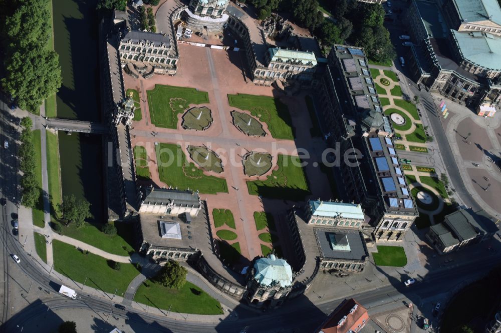 Luftbild Dresden - Palais des Schloss Dresdner Zwinger im Ortsteil Altstadt in Dresden im Bundesland Sachsen, Deutschland