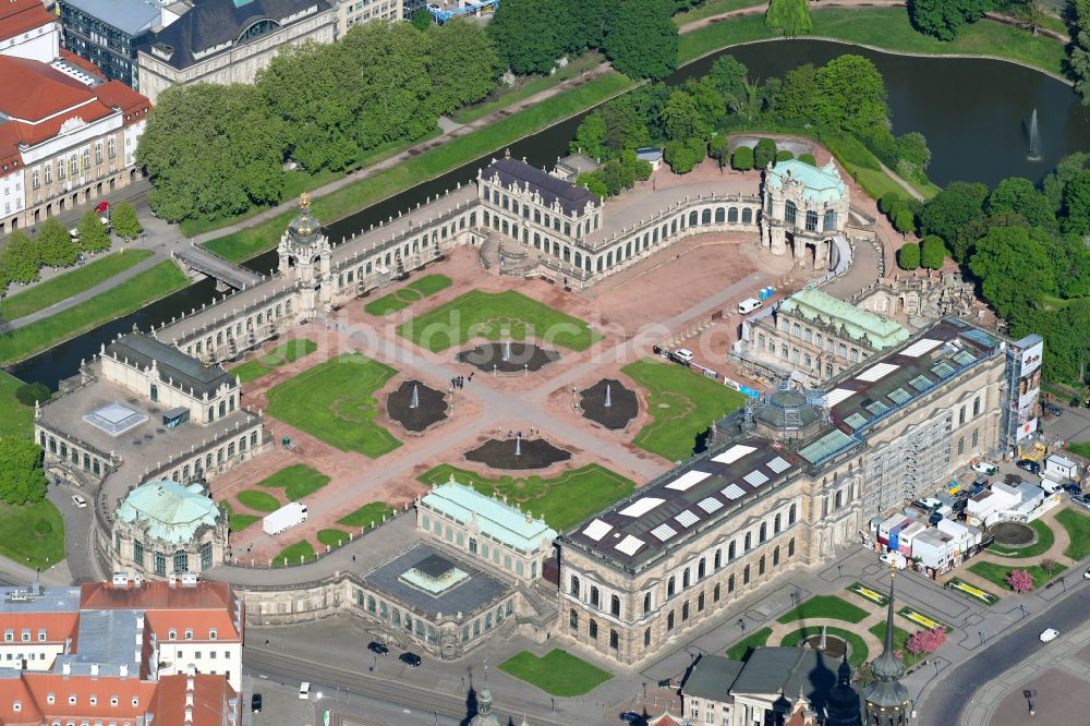 Luftbild Dresden - Palais des Schloss Dresdner Zwinger im Ortsteil Altstadt in Dresden im Bundesland Sachsen, Deutschland