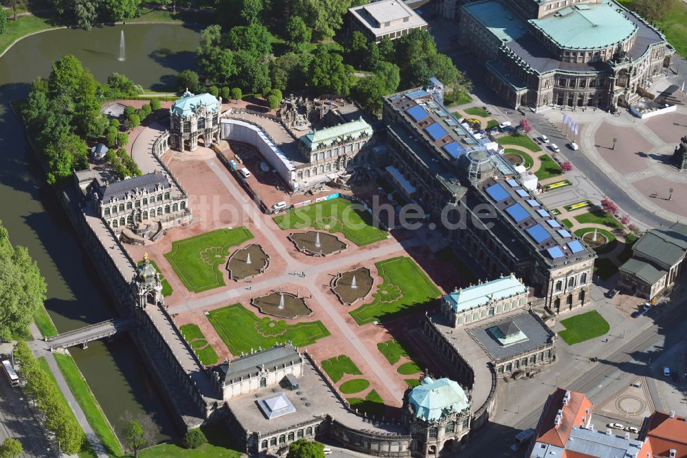 Luftbild Dresden - Palais des Schloss Dresdner Zwinger im Ortsteil Altstadt in Dresden im Bundesland Sachsen, Deutschland