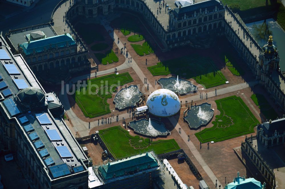 Luftaufnahme Dresden - Palais des Schloss Dresdner Zwinger im Ortsteil Altstadt in Dresden im Bundesland Sachsen, Deutschland