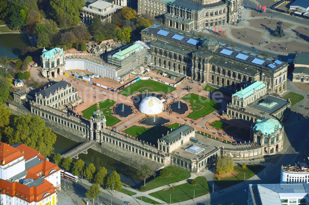 Dresden aus der Vogelperspektive: Palais des Schloss Dresdner Zwinger im Ortsteil Altstadt in Dresden im Bundesland Sachsen, Deutschland