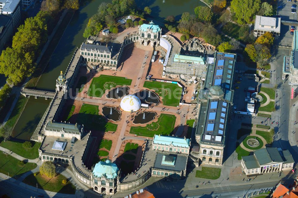 Dresden aus der Vogelperspektive: Palais des Schloss Dresdner Zwinger im Ortsteil Altstadt in Dresden im Bundesland Sachsen, Deutschland