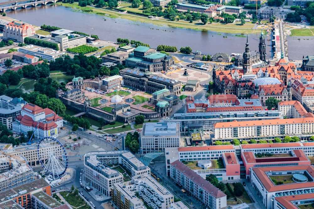 Dresden aus der Vogelperspektive: Palais des Schloss Dresdner Zwinger im Ortsteil Altstadt in Dresden im Bundesland Sachsen, Deutschland