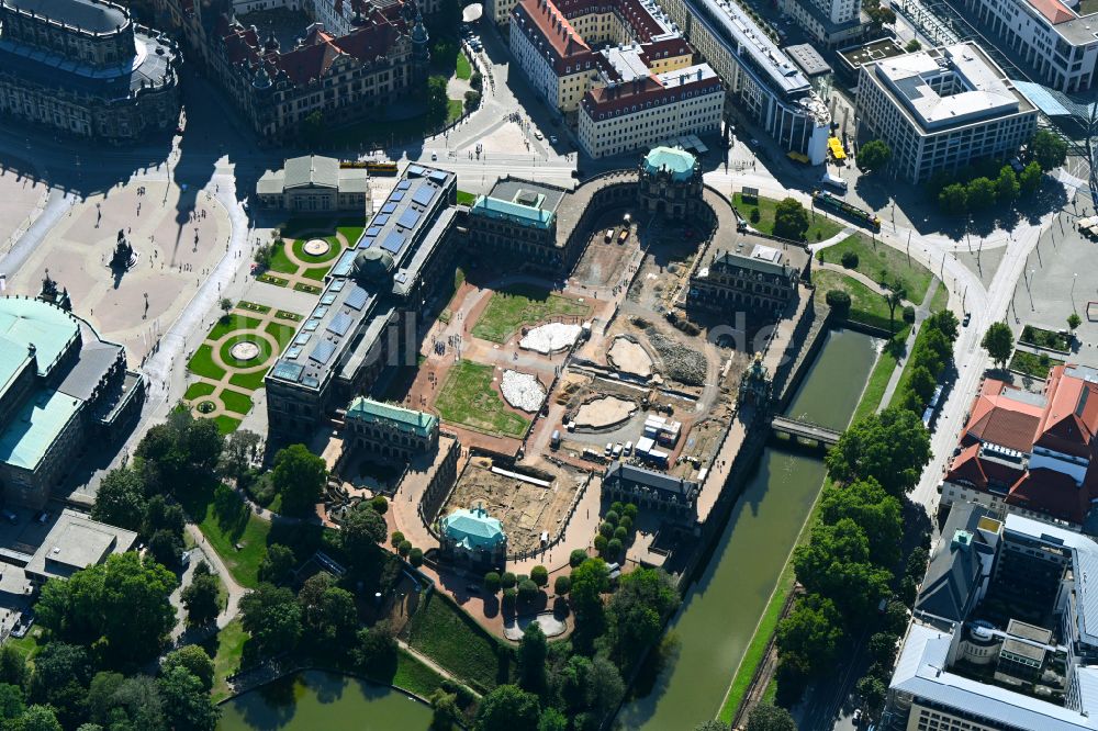 Luftbild Dresden - Palais des Schloss Dresdner Zwinger im Ortsteil Altstadt in Dresden im Bundesland Sachsen, Deutschland