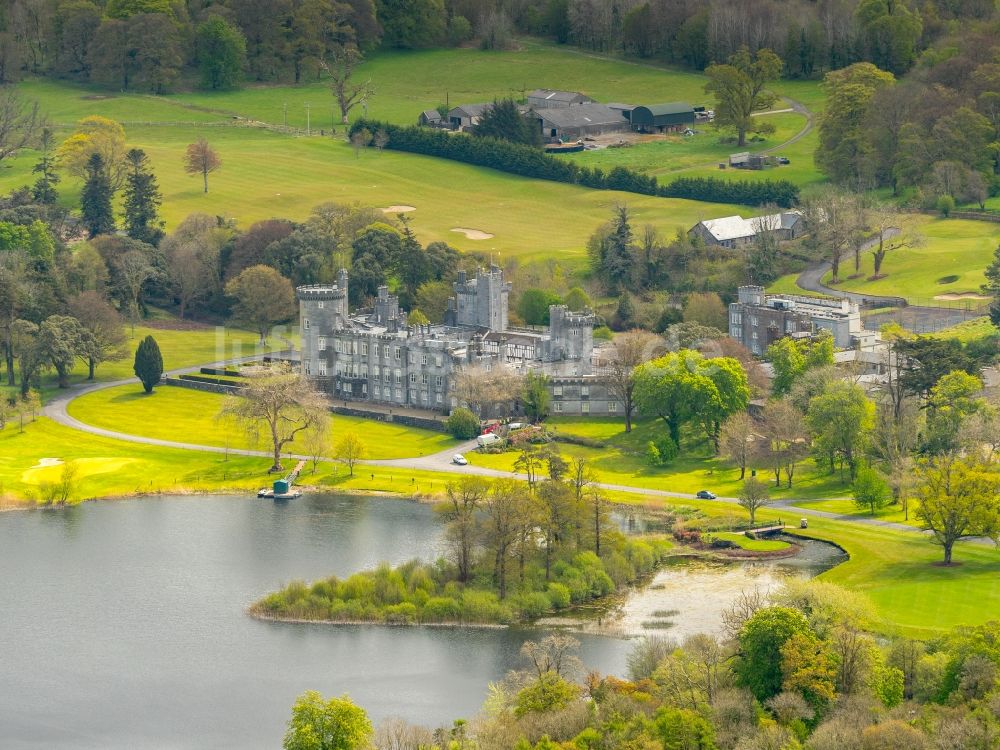 Fergus von oben - Palais des Schloss Dromoland Castle Hotel in Fergus in Clare, Irland