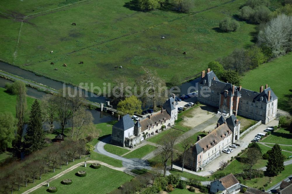 Luftbild Janville-sur-Juine - Palais des Schloss Ets Public National A Koenigswarter Gillevoisin in Janville-sur-Juine in Ile-de-France, Frankreich