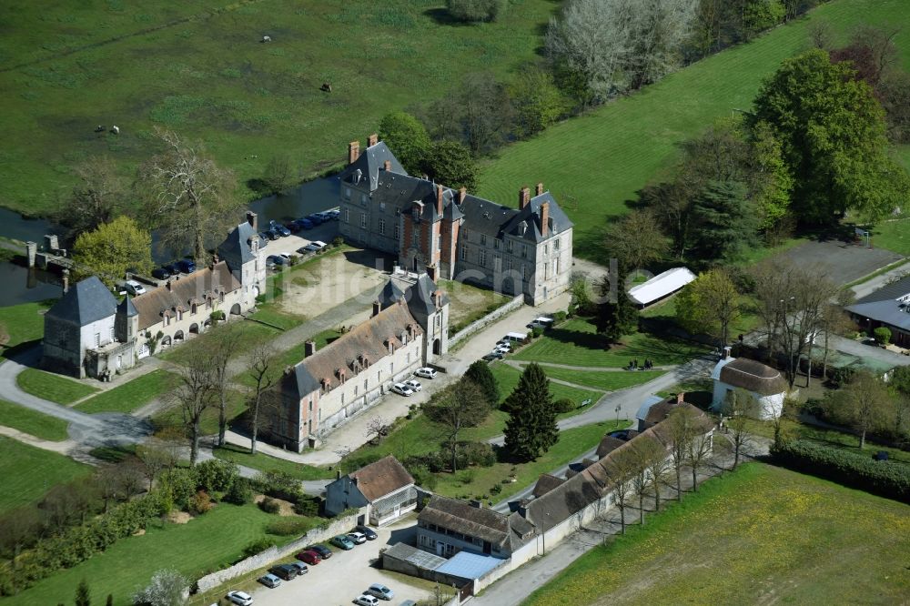 Luftaufnahme Janville-sur-Juine - Palais des Schloss Ets Public National A Koenigswarter Gillevoisin in Janville-sur-Juine in Ile-de-France, Frankreich