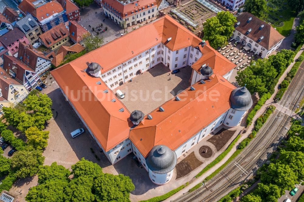 Luftbild Ettlingen - Palais des Schloss in Ettlingen im Bundesland Baden-Württemberg, Deutschland