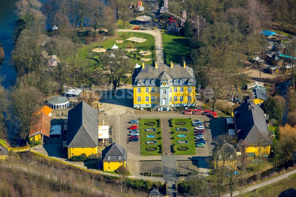 Luftaufnahme Bottrop - Palais des Schloss Freizeitpark Schloß Beck in Bottrop im Bundesland Nordrhein-Westfalen, Deutschland