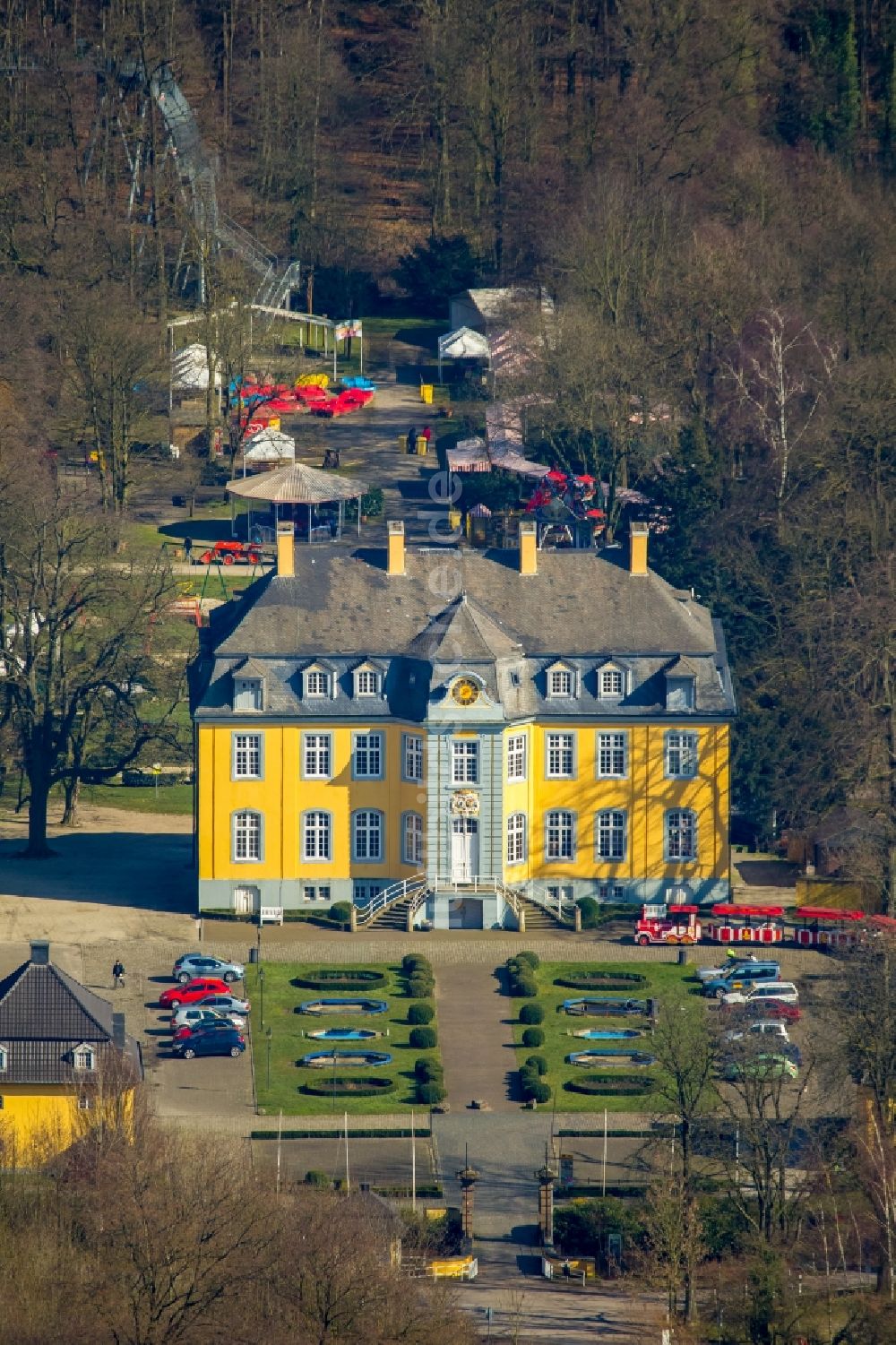 Luftbild Bottrop - Palais des Schloss Freizeitpark Schloß Beck in Bottrop im Bundesland Nordrhein-Westfalen, Deutschland