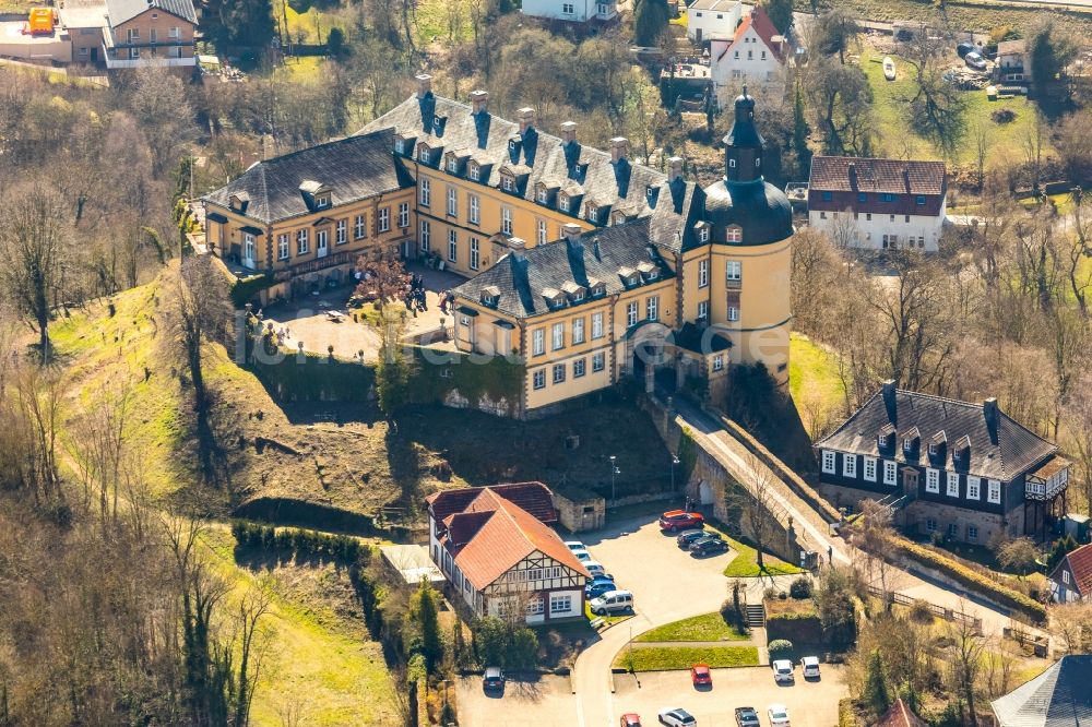 Bad Wildungen aus der Vogelperspektive: Palais des Schloss Friedrichstein an der Schloßstraße in Bad Wildungen im Bundesland Hessen, Deutschland