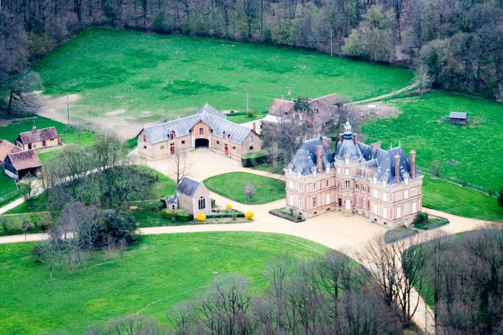 Vibraye von oben - Palais des Schloss La Justice in Vibraye in Pays de la Loire, Frankreich