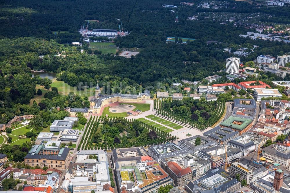 Karlsruhe von oben - Palais des Schloss in Karlsruhe im Bundesland Baden-Württemberg, Deutschland