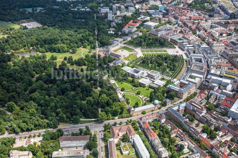 Karlsruhe aus der Vogelperspektive: Palais des Schloss in Karlsruhe im Bundesland Baden-Württemberg, Deutschland