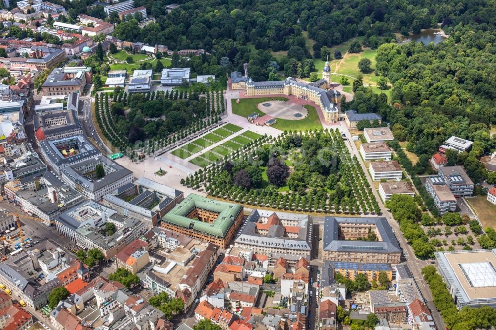 Karlsruhe aus der Vogelperspektive: Palais des Schloss in Karlsruhe im Bundesland Baden-Württemberg, Deutschland