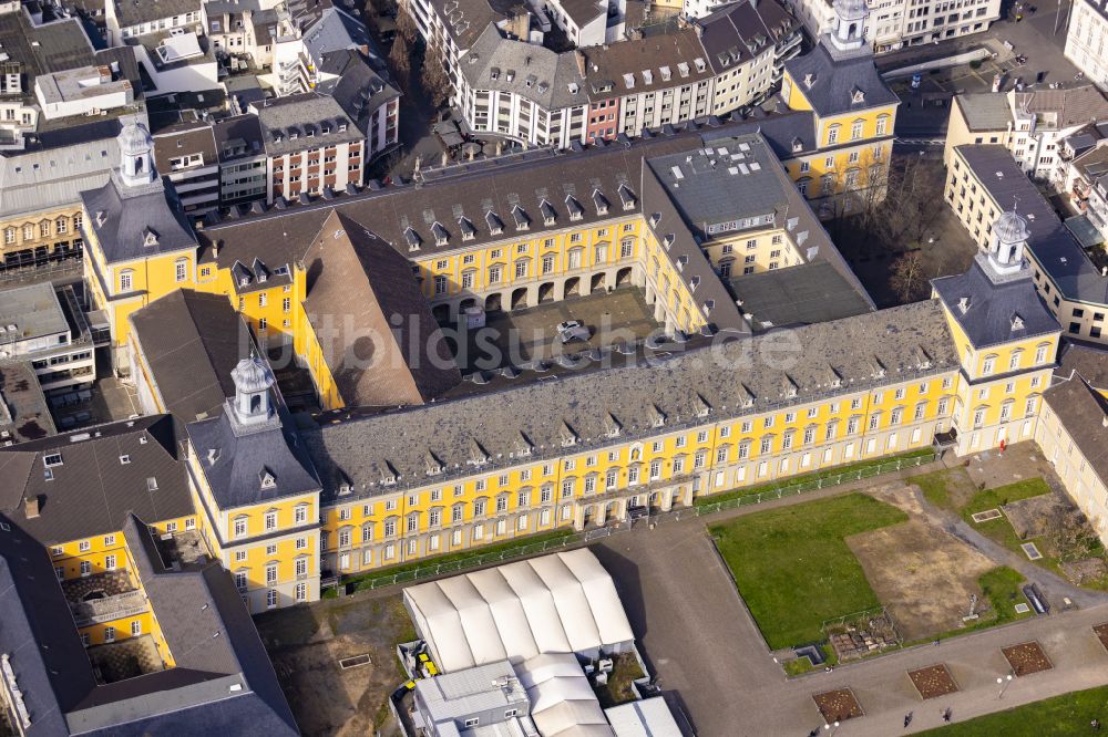 Bonn von oben - Palais des Schloss Kurfürstliches Schloss in Bonn, im Bundesland Nordrhein-Westfalen, Deutschland