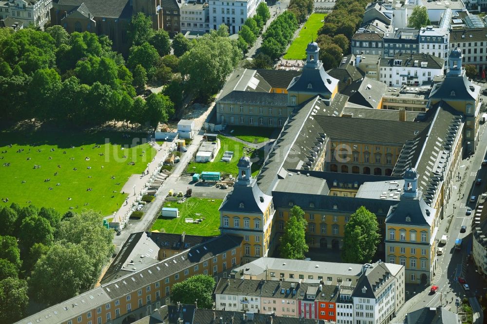 Bonn von oben - Palais des Schloss Kurfürstliches Schloss und Campus Universität in Bonn im Bundesland Nordrhein-Westfalen, Deutschland