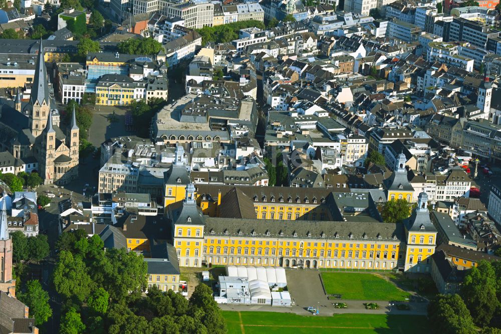 Bonn von oben - Palais des Schloss Kurfürstliches Schloss und Campus Universität in Bonn im Bundesland Nordrhein-Westfalen, Deutschland