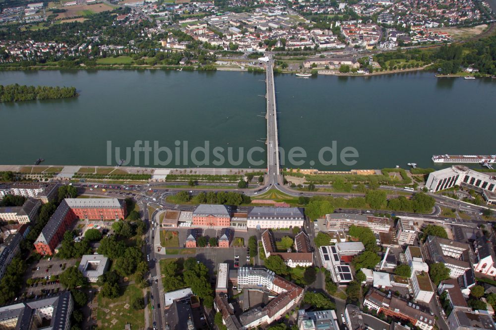 Mainz aus der Vogelperspektive: Palais des Schloss Kurfürstliches Schloss in Mainz im Bundesland Rheinland-Pfalz, Deutschland