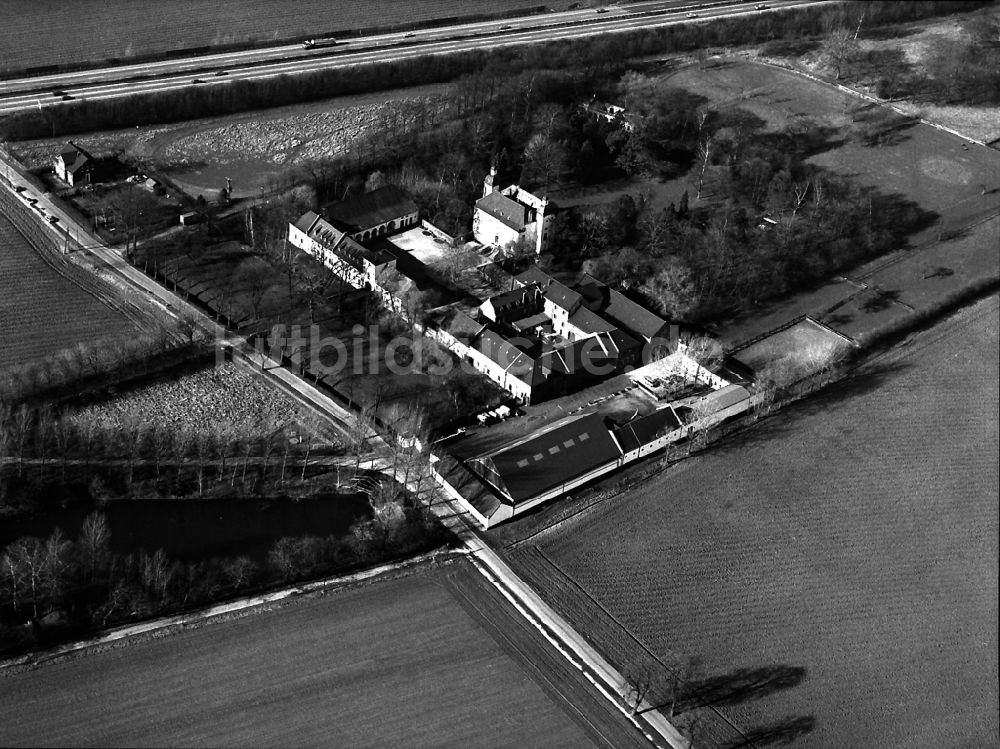 Moers aus der Vogelperspektive: Palais des Schloss Lauersfort im Ortsteil Kapellen in Moers im Bundesland Nordrhein-Westfalen, Deutschland