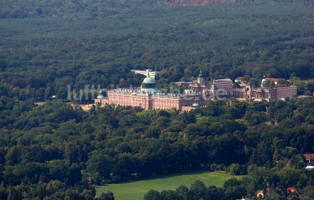 Potsdam aus der Vogelperspektive: Palais des Schloss Neues Palais in Potsdam im Bundesland Brandenburg, Deutschland