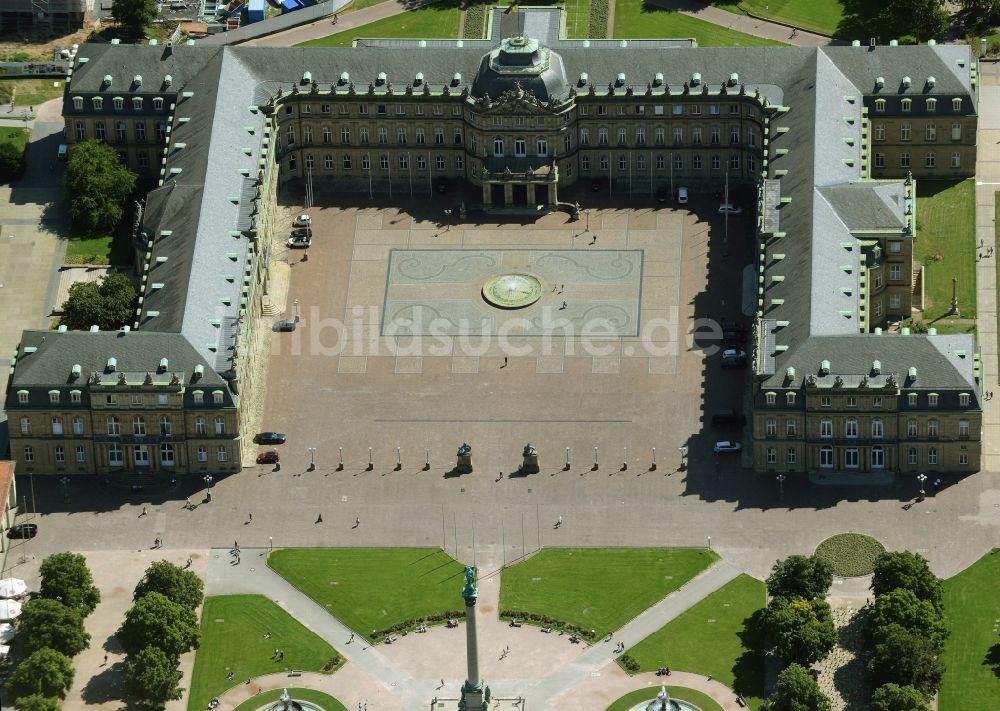 Stuttgart aus der Vogelperspektive: Palais des Schloss Neues Schloss Stuttgart Ehrenhof am Schloßplatz in Stuttgart im Bundesland Baden-Württemberg