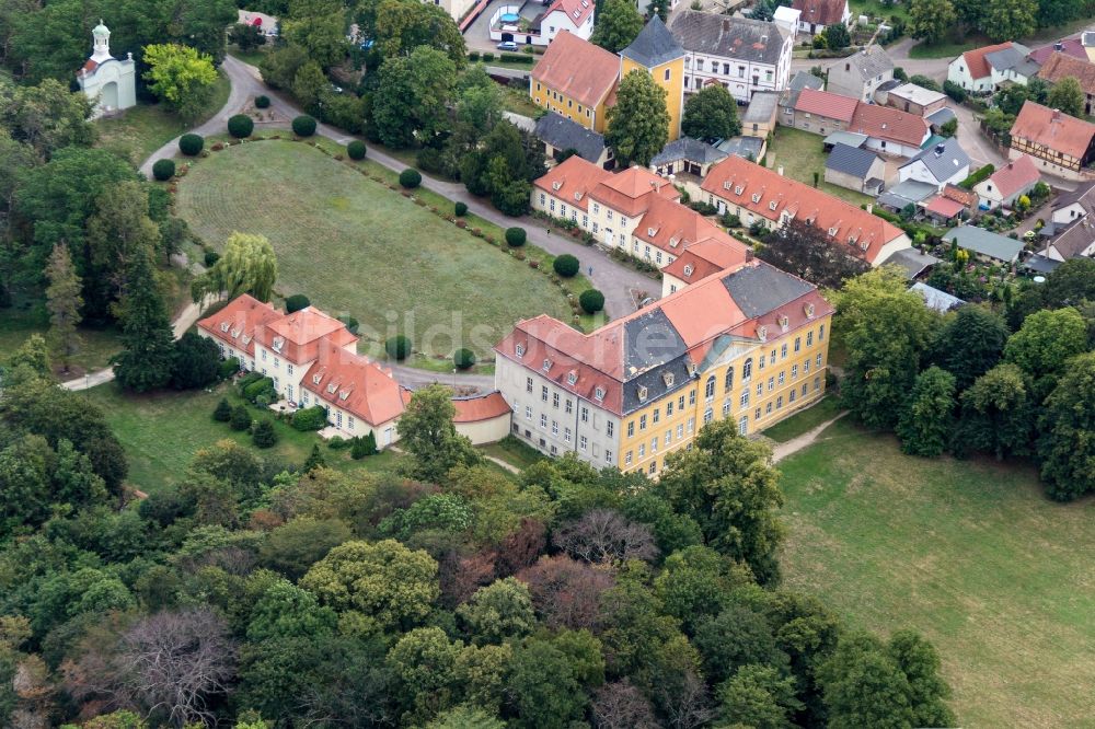 Thallwitz aus der Vogelperspektive: Palais des Schloss Nieschwitz in Thallwitz im Bundesland Sachsen, Deutschland