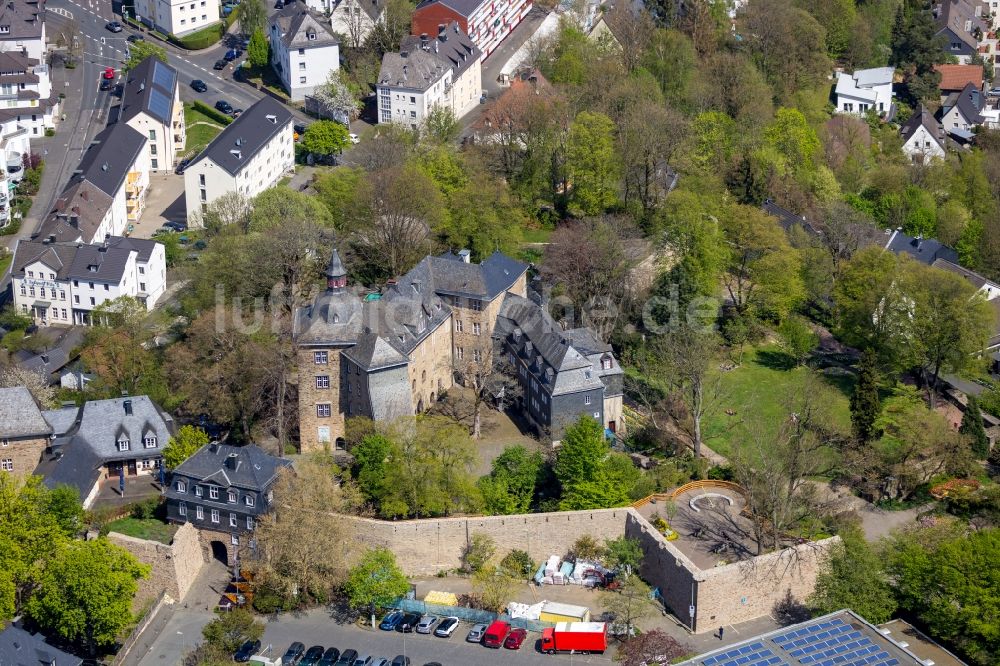 Siegen von oben - Palais des Schloss Oberes Schloss in Siegen im Bundesland Nordrhein-Westfalen, Deutschland