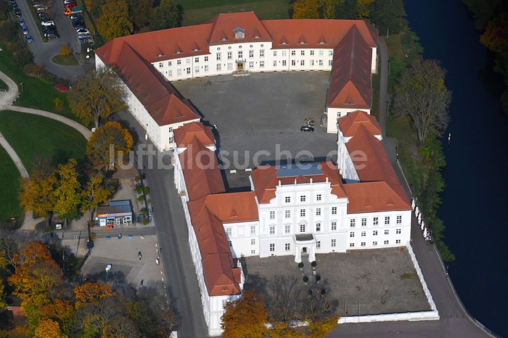 Luftbild Oranienburg - Palais des Schloss Oranienburg am Schloßplatz in Oranienburg im Bundesland Brandenburg