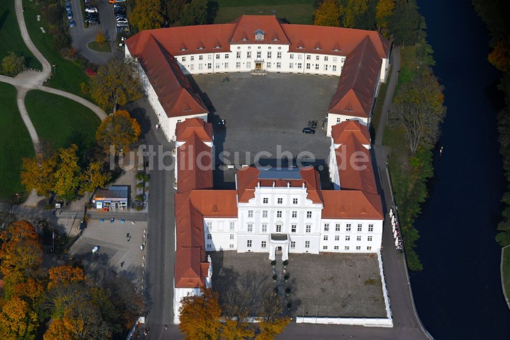 Luftaufnahme Oranienburg - Palais des Schloss Oranienburg am Schloßplatz in Oranienburg im Bundesland Brandenburg