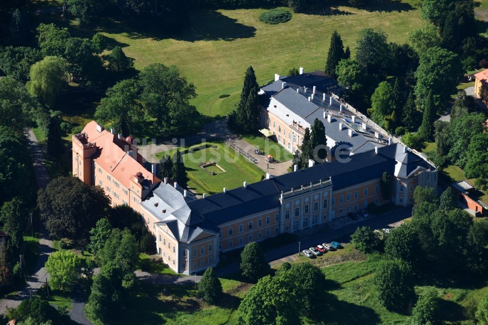 Petrohrad - Petersburg von oben - Palais des Schloss Petrohrad an der Straße Petrohrad 1 in Petrohrad - Petersburg in Ustecky kraj - Aussiger Region, Tschechien