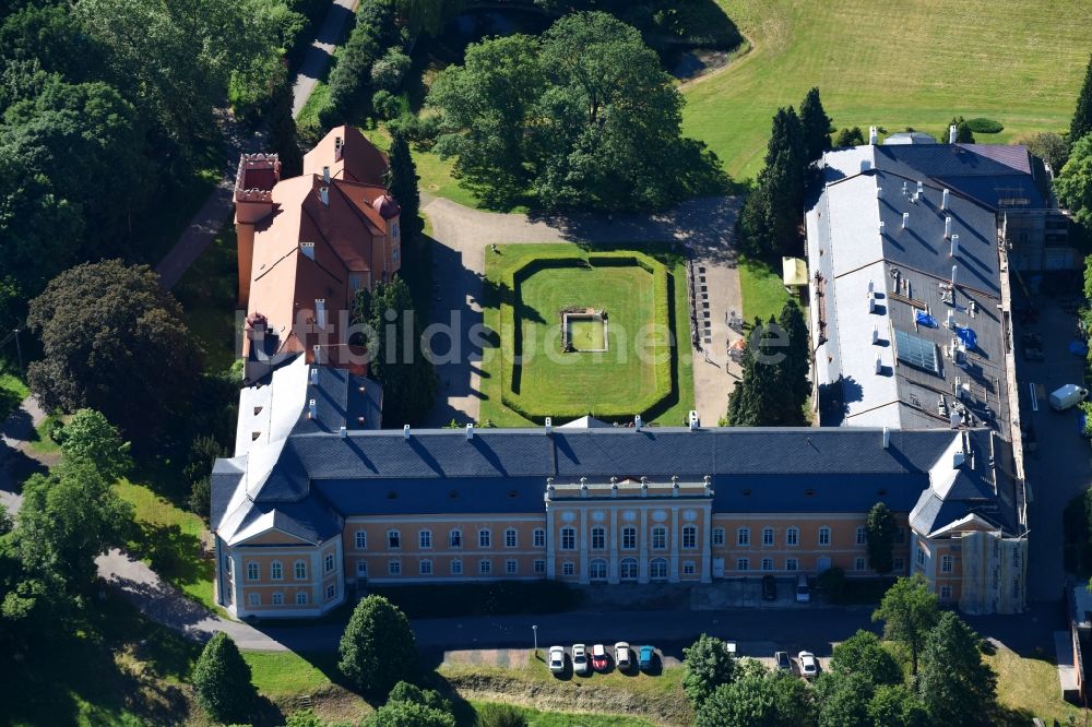 Petrohrad - Petersburg aus der Vogelperspektive: Palais des Schloss Petrohrad an der Straße Petrohrad 1 in Petrohrad - Petersburg in Ustecky kraj - Aussiger Region, Tschechien