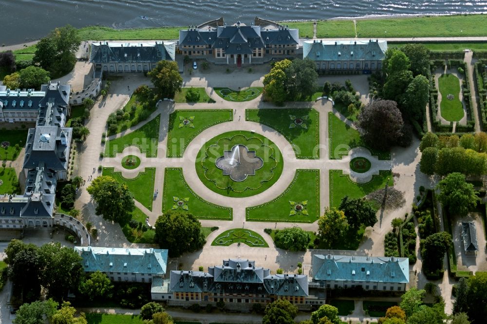 Dresden aus der Vogelperspektive: Palais des Schloss Pillnitz in Dresden im Bundesland Sachsen, Deutschland