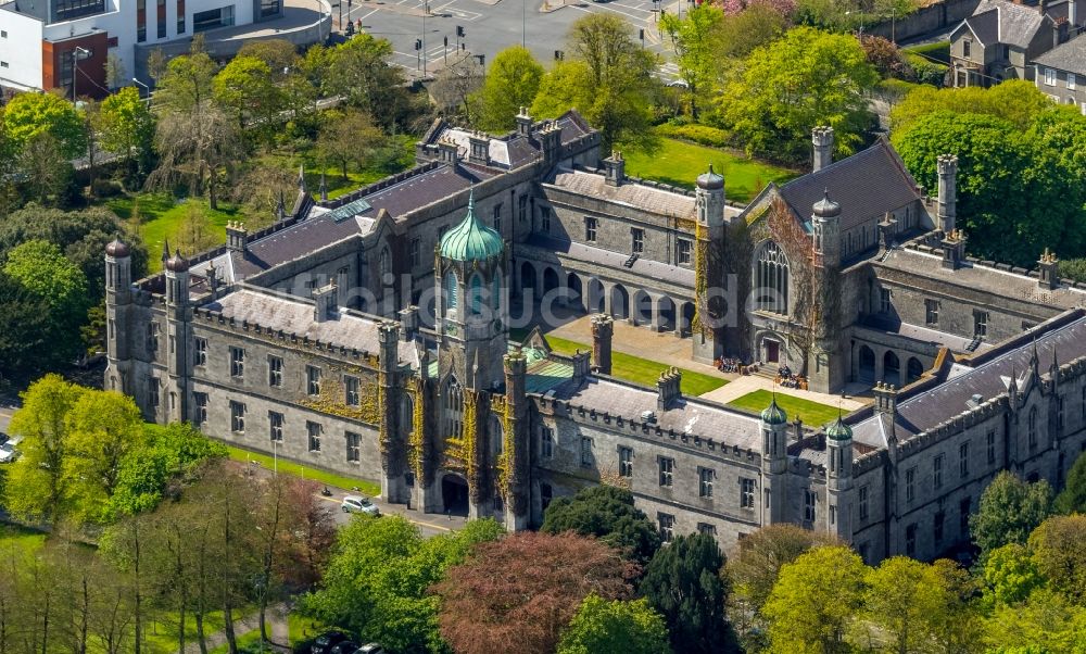 Galway aus der Vogelperspektive: Palais des Schloss The Quadrangle in Galway, Irland