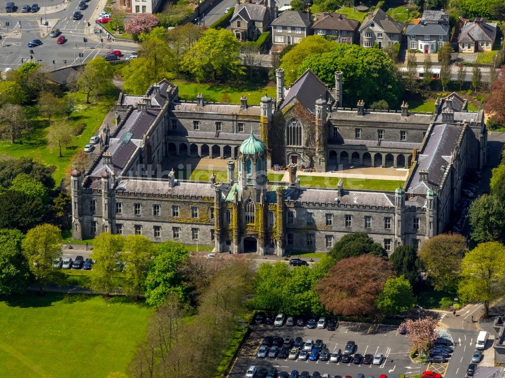 Luftbild Galway - Palais des Schloss The Quadrangle in Galway, Irland