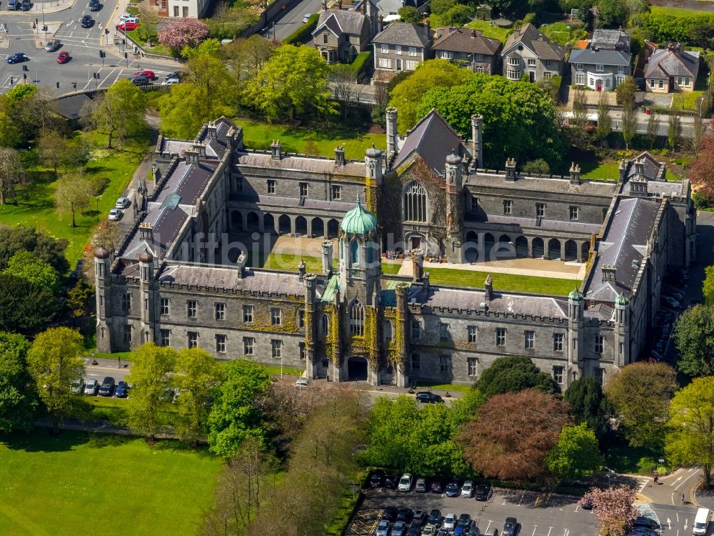 Luftaufnahme Galway - Palais des Schloss The Quadrangle in Galway, Irland