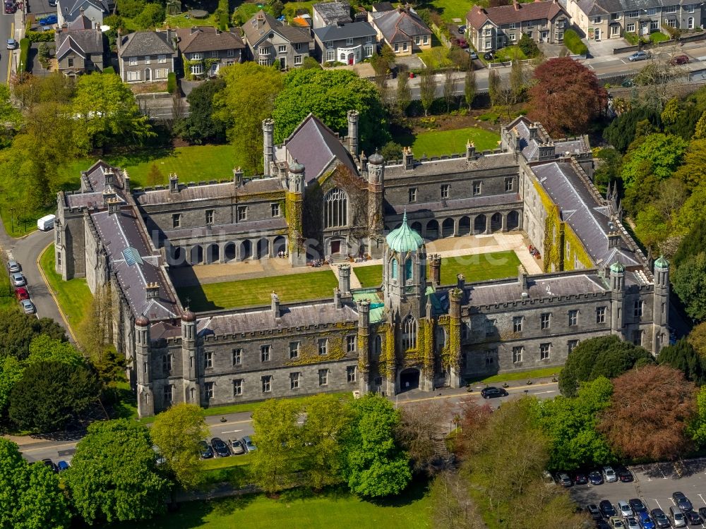 Galway aus der Vogelperspektive: Palais des Schloss The Quadrangle in Galway, Irland