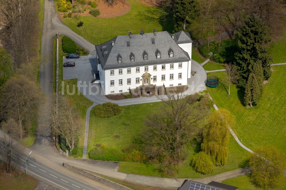 Ostwig von oben - Palais des Schloss Rittergut Haus Ostwig in Ostwig im Bundesland Nordrhein-Westfalen, Deutschland