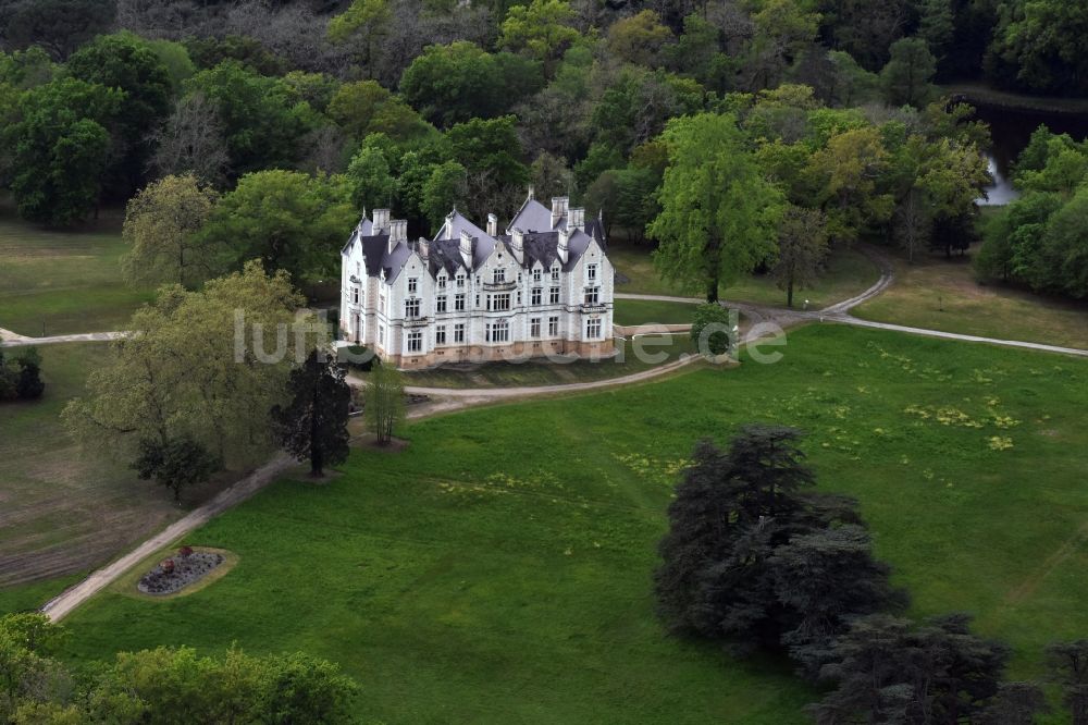 Saint-Selve von oben - Palais des Schloss in Saint-Selve in Aquitaine Limousin Poitou-Charentes, Frankreich