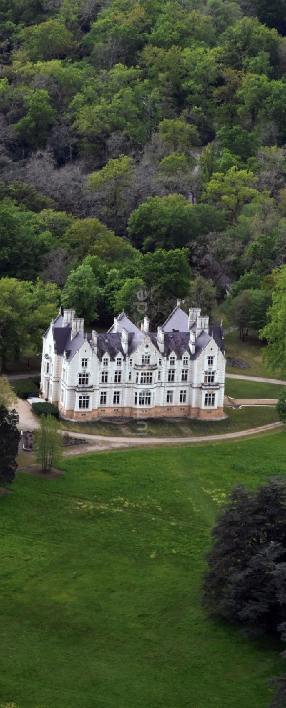 Saint-Selve aus der Vogelperspektive: Palais des Schloss in Saint-Selve in Aquitaine Limousin Poitou-Charentes, Frankreich