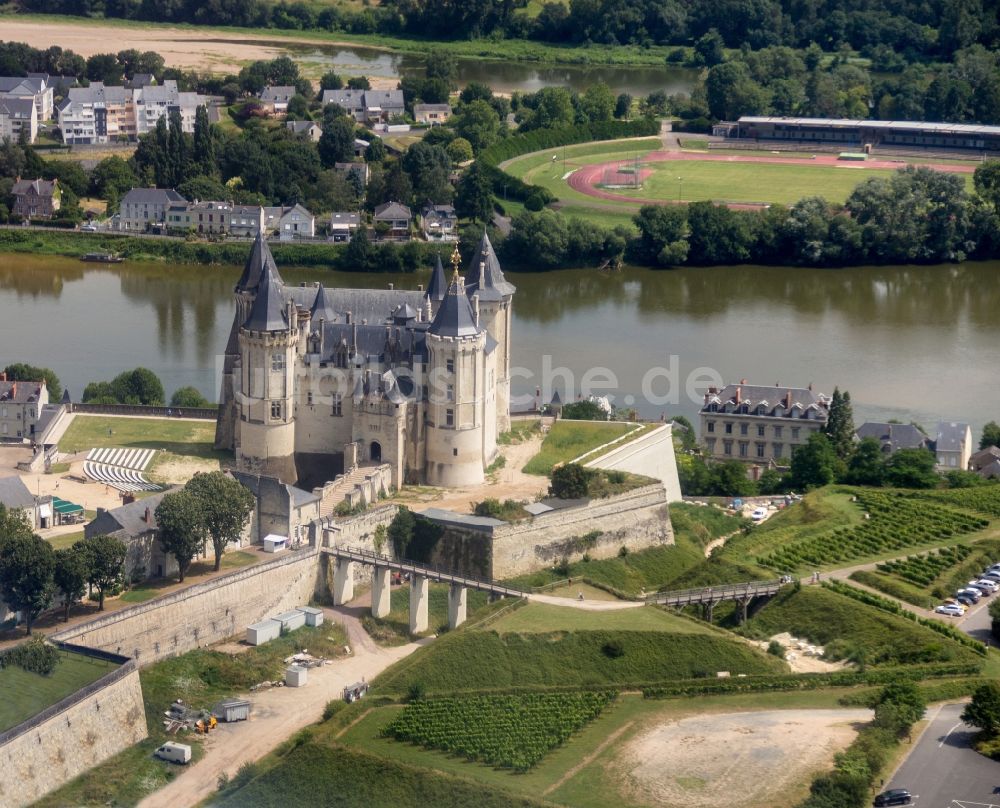 Luftaufnahme Saumur - Palais des Schloss in Saumur in Pays de la Loire, Frankreich