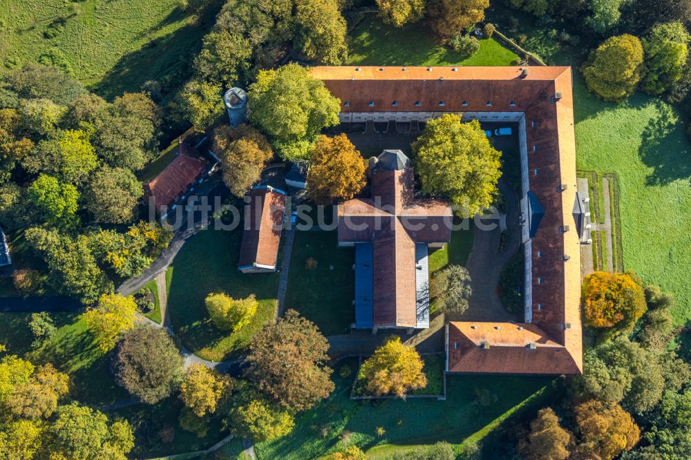 Cappenberg von oben - Palais des Schloss Schloss Cappenberg in Cappenberg im Bundesland Nordrhein-Westfalen, Deutschland