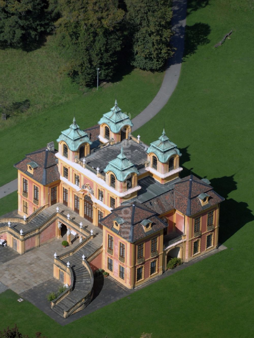 Luftaufnahme Ludwigsburg - Palais des Schloss Schloss Favorite im Favoritepark in Ludwigsburg im Bundesland Baden-Württemberg