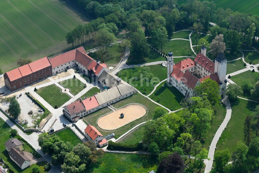 Steindorf von oben - Palais des Schloss Schloss Hofhegnenberg in Steindorf im Bundesland Bayern, Deutschland